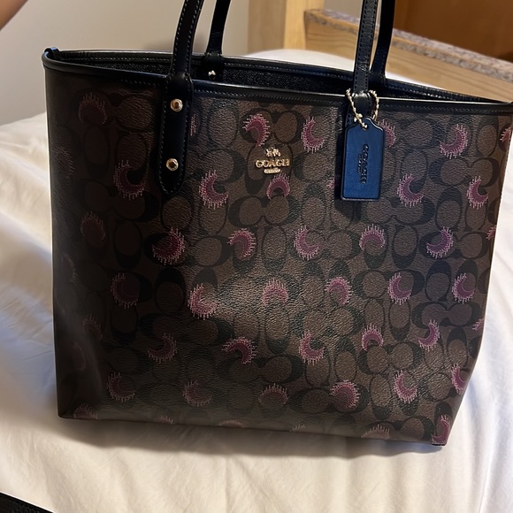 Reversible coach tote - Picture 2 of 3